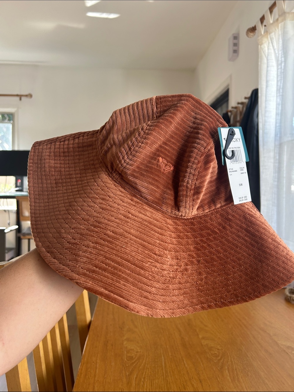 NWT. ROXY Lost In The Sea Floppy Hat. Size S/M